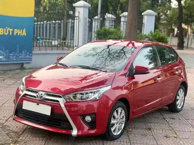 Toyota Yaris G 2015 красная, импорт 12/2015, отличное состояние