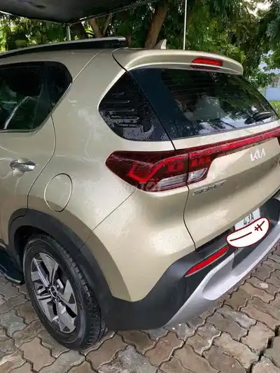 KIA Sonet 2022 1.5 бензин, жёлтый