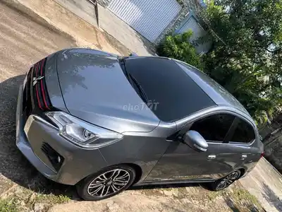 Mitsubishi Attrage 2023 CVT 130 тыс. км серебристо-серый