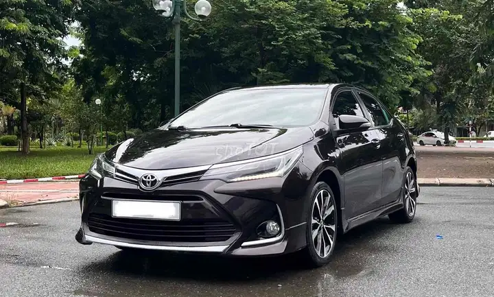 Toyota Altis 1.8G 2020, темно-коричневый, 56000 км