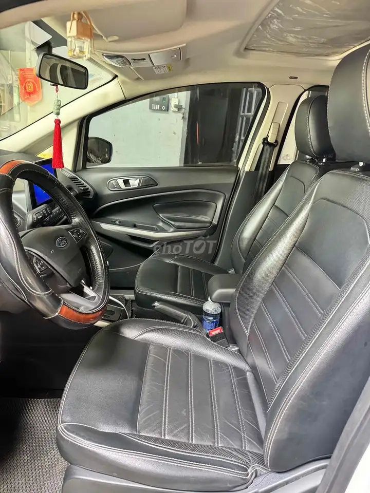 Ford EcoSport Titanium, белый, автомат, 5 мест