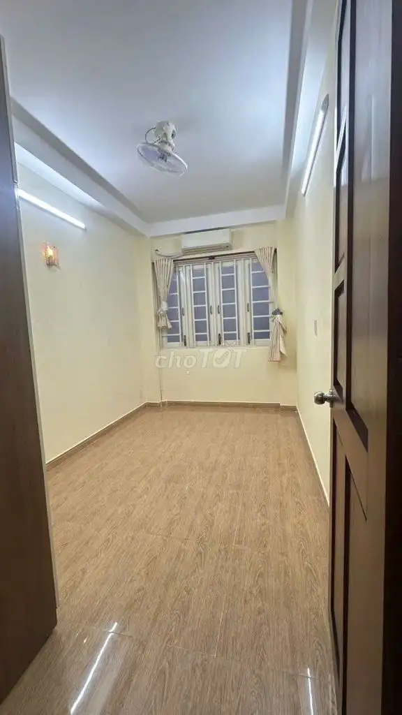 Новый красивый дом, 2 этажа, 2 спальни, 3 санузла, Чан Динь Су, р-н 1