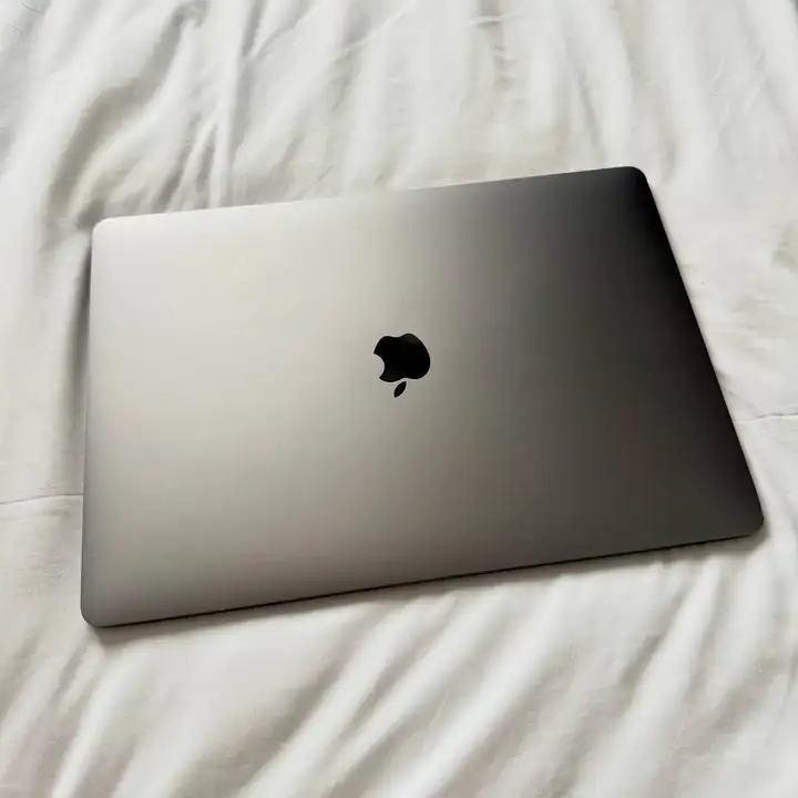 MacBook Pro i9 15" 32/512