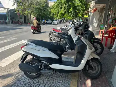 Белый скутер Acruzo Vietnam