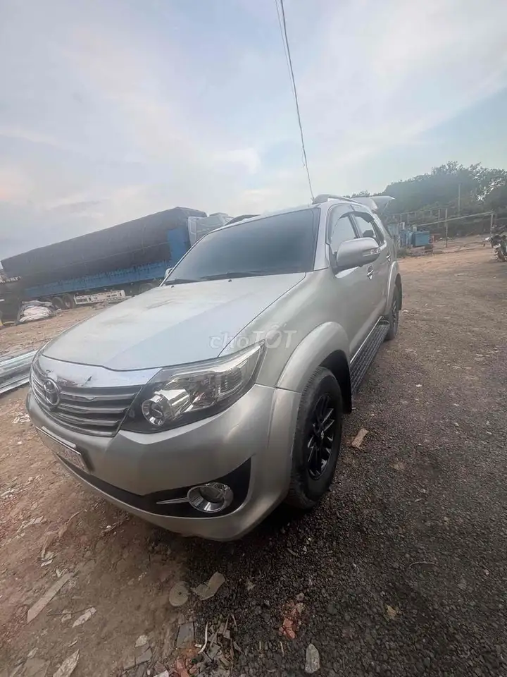 Toyota Fortuner 2016, серебристый, 7 мест, АКПП