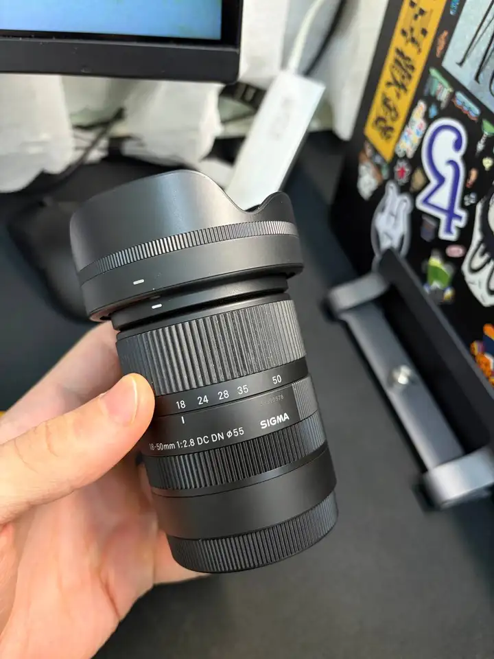Sigma 18–50mm F2.8 DC DN, Viltrox 25mm F1.7 (e-mount)