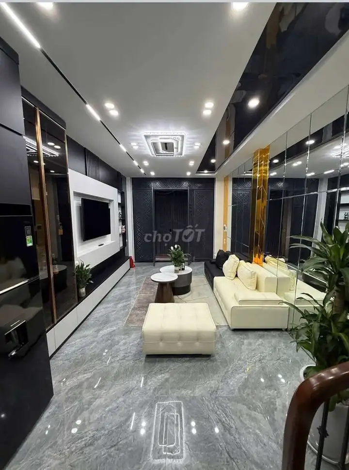 Дом в Кхюанг Труонг, Тхань Сюань, 33 м², 4 этажа, 4 спальни