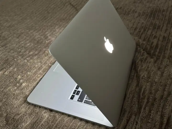 MacBook Pro Retina 15" 2015 i7 16GB 512GB