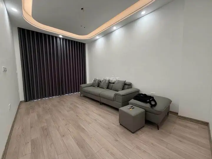 Nhà 6 tầng thang máy ô tô tránh hơn 7 tỷ Long Biên - Gia Lâm
