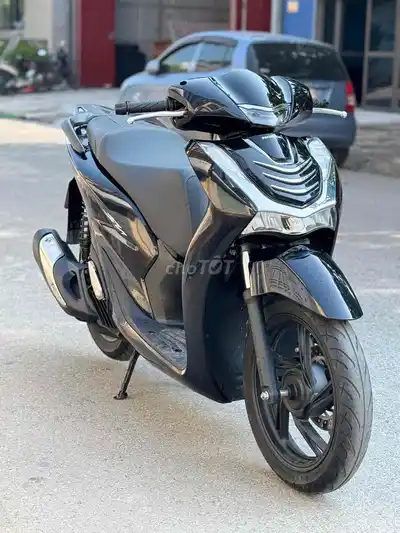 Honda SH 125i CBS 2023 черный оригинал в отличном состоянии