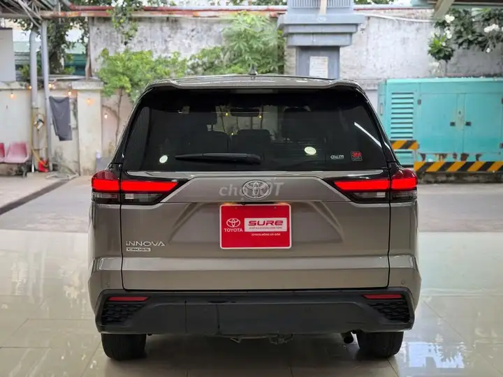 Innova Cross 2.0V 2024 63.200 км (Цена еще снижена)
