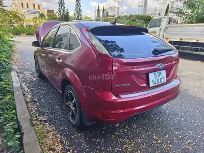 Ford Focus 1.8 2011 Красный
