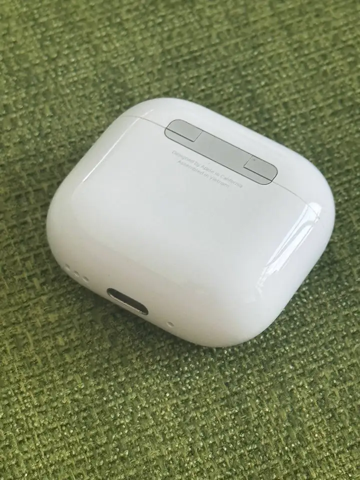 AirPods (4-е поколение)