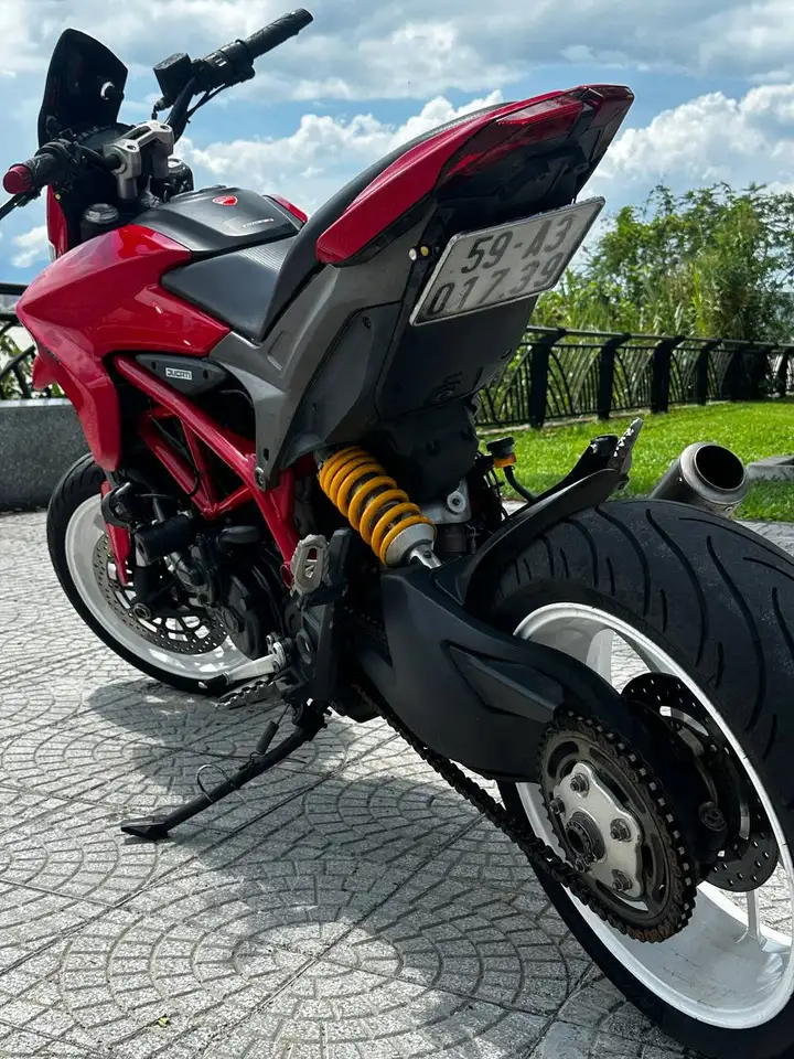 Ducati Hypermotard 821