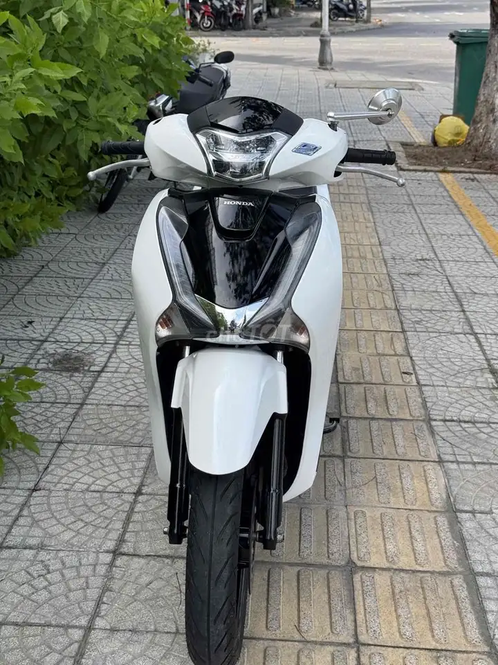 Honda SH 125 2018 белый, продажа или обмен на другой мотоцикл