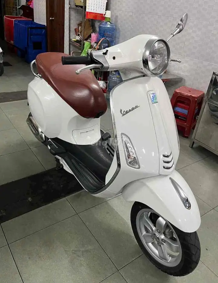 Piaggio Vespa 125cc Белый