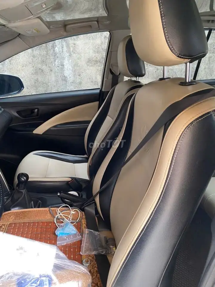 Toyota Innova 2019 МКПП белый 308261 км