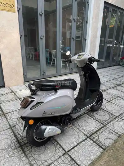 Piaggio Vespa 50 2024 с документами и номерным знаком Хошимина