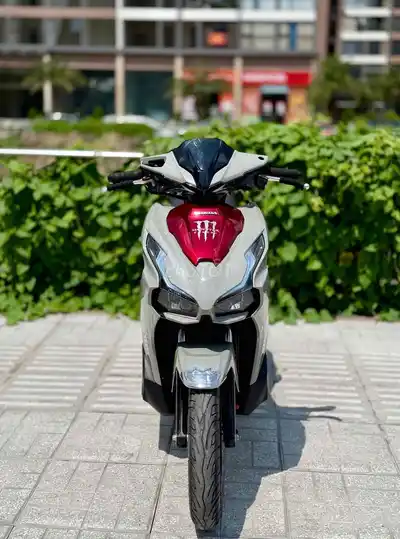 Honda Air Blade 160 2025, серо-красный