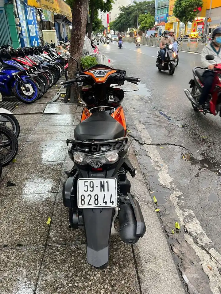 Honda Air Blade 2014 оранжево-черный