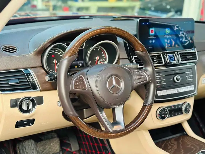 Mercedes-Benz GLS 400 4MATIC Red Model 2018