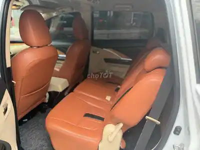 Белый семиместный автомат Mitsubishi Xpander