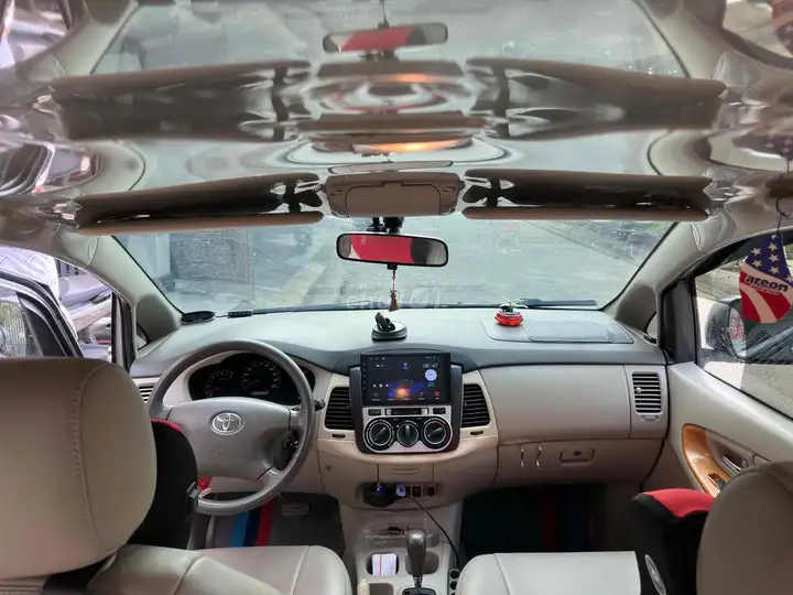 Toyota Innova V 2011 Серебристый 118 000 км
