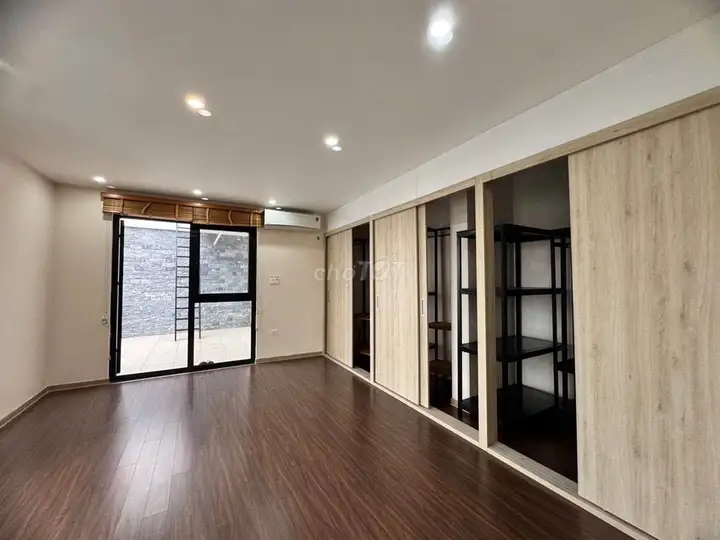 Bán biệt thự lô góc 138m² Long Biên, hơn 14 tỷ, gara 2 ô tô