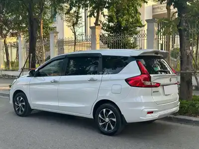 Suzuki Ertiga 2023 Hybrid Белый 7 мест