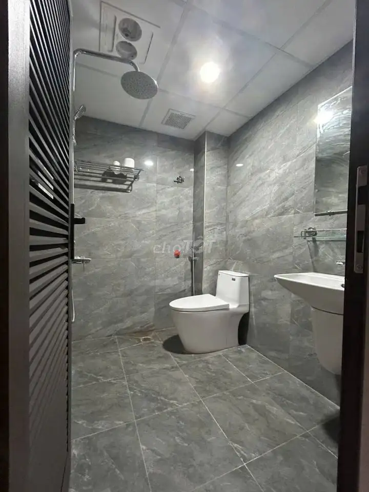 Cho thuê nhà Đội Cấn, 5 tầng, 4 ngủ, 15tr/tháng
