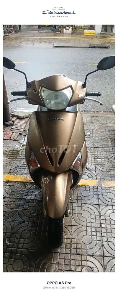 Honda Lead золотисто-бронзовый скутер