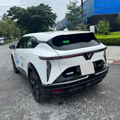 VinFast VF7 Plus 2025