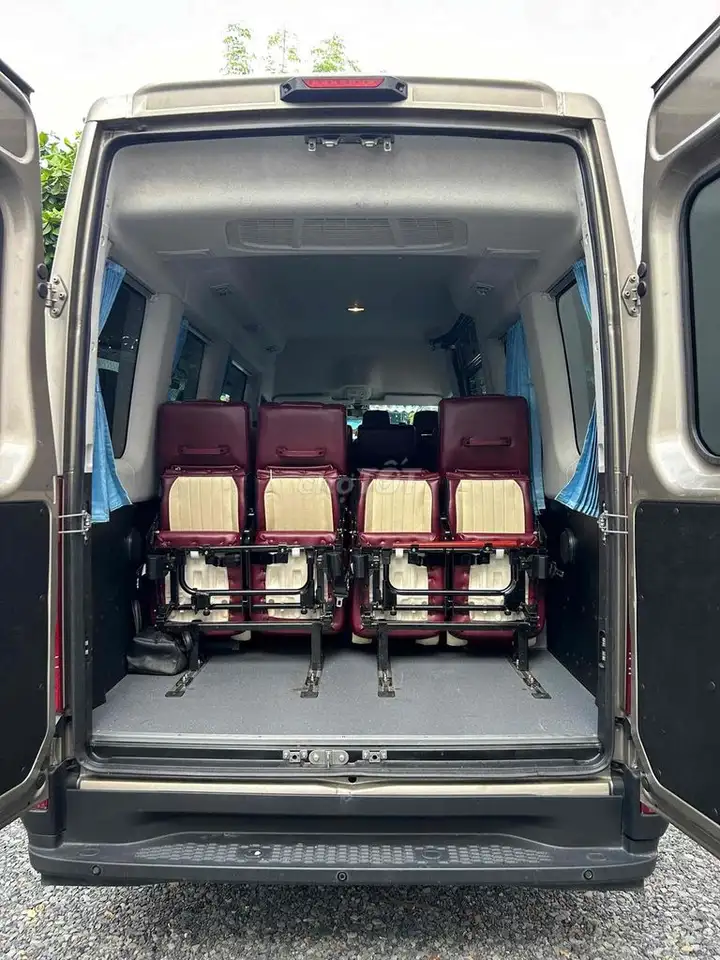 Продажа 2 автобусов Iveco Daily, 16 мест, золотистый песок