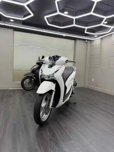 Honda SH 150 ABS 2021 бело-серо-черный, номера Хошимина, от собственника