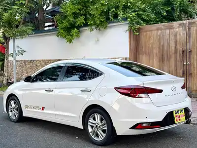 Hyundai Elantra 1.6AT 2021 белая