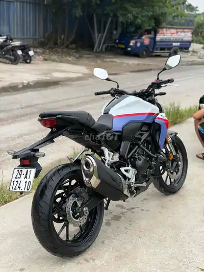 Honda CB300R 2011 11.000 км бело-красно-синий