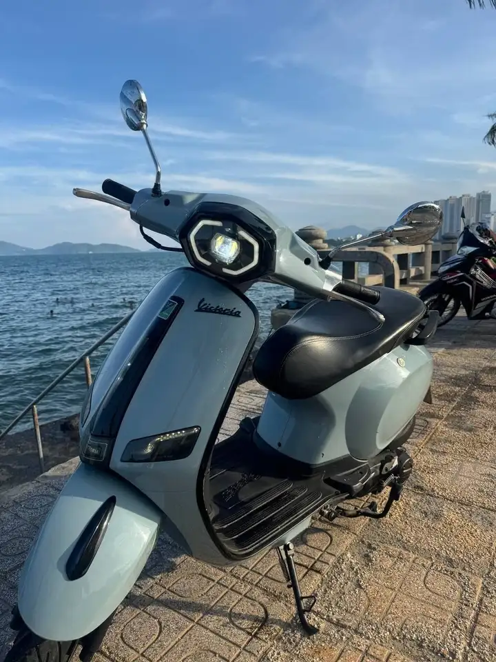 Скутер Viktoria в нео-ретро дизайне (стиль Vespa)
