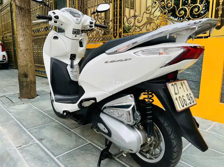 Honda Lead белый 2024 двигатель 125cc состояние нового один хозяин