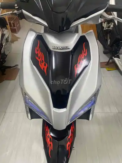 Honda Airblade серебристый, скутер