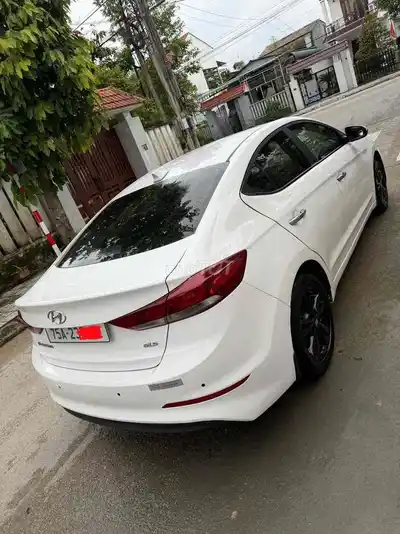 Hyundai Elantra 2018 Белая автоматическая