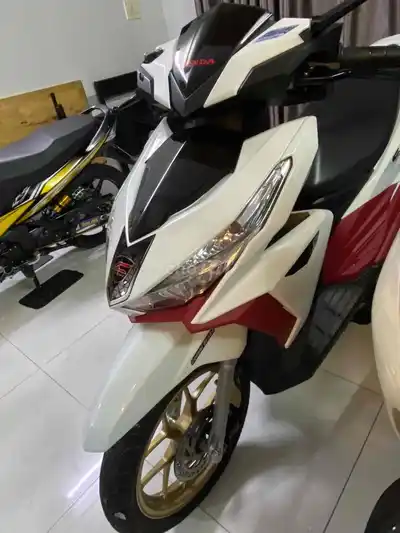 Honda Click Thai 2017 белый красно-черный