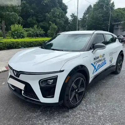VinFast VF7 Plus 2025