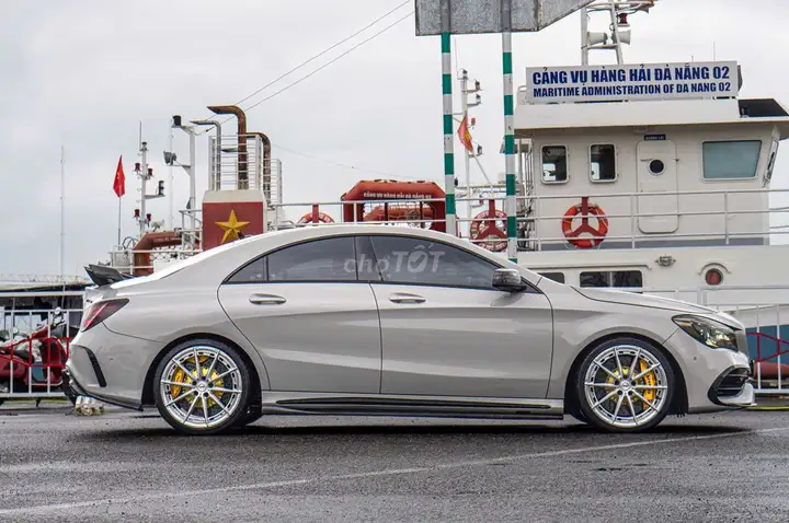 Mercedes-Benz CLA 200 Full-option, серый