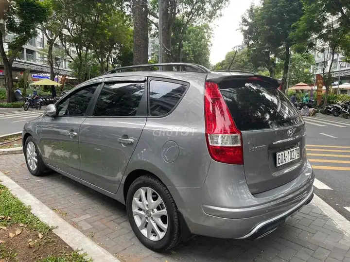 Hyundai i30 2011 серый 5 мест