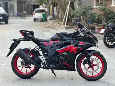 Suzuki GSX 150R 2020 черно-красный