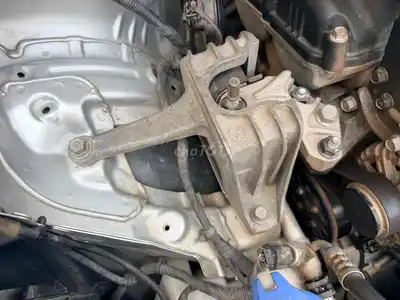 Hyundai Elantra автомат, серебристый, 5 мест