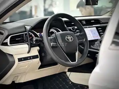 Toyota Camry 2.5Q 2020 Белый/Бежевый, отличное состояние