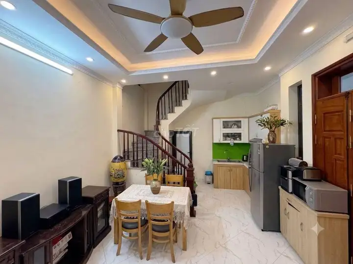 Bán nhà 32m² x 5 tầng, 3 ngủ, Chu Huy Mân, Phúc Đồng, Long Biên