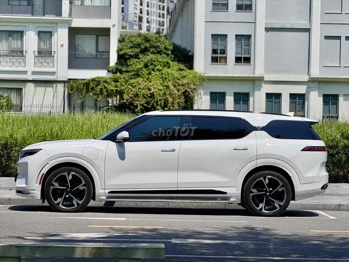 VinFast VF9 Plus 2025 Белый 7-местный металлическая крыша