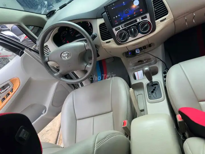 Toyota Innova V 2011 Серебристый 118 000 км